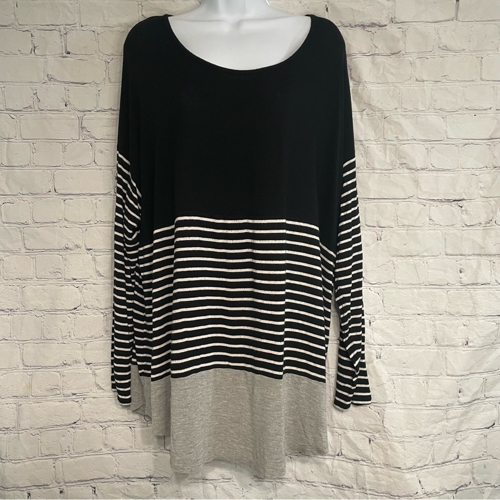 a.n.a. Black, White, & Gray Long Sleeve Blouse 1X